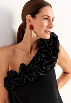 Asymmetrisk cocktailkjole med volant