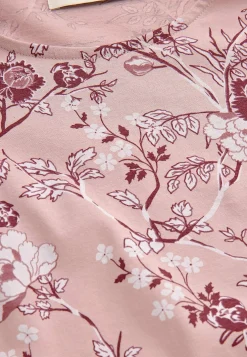 Blomstret natkjole med lange ærmer