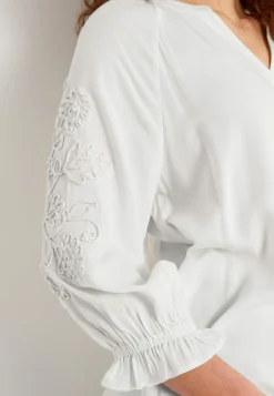 Bluse med broderi