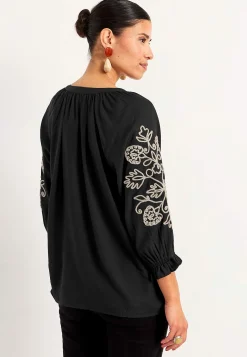 Bluse med broderi