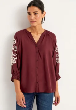 Bluse med broderi