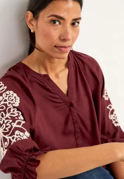 Bluse med broderi