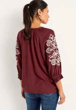Bluse med broderi