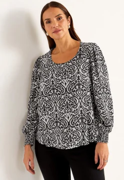 Bluse med smock ved manchetterne