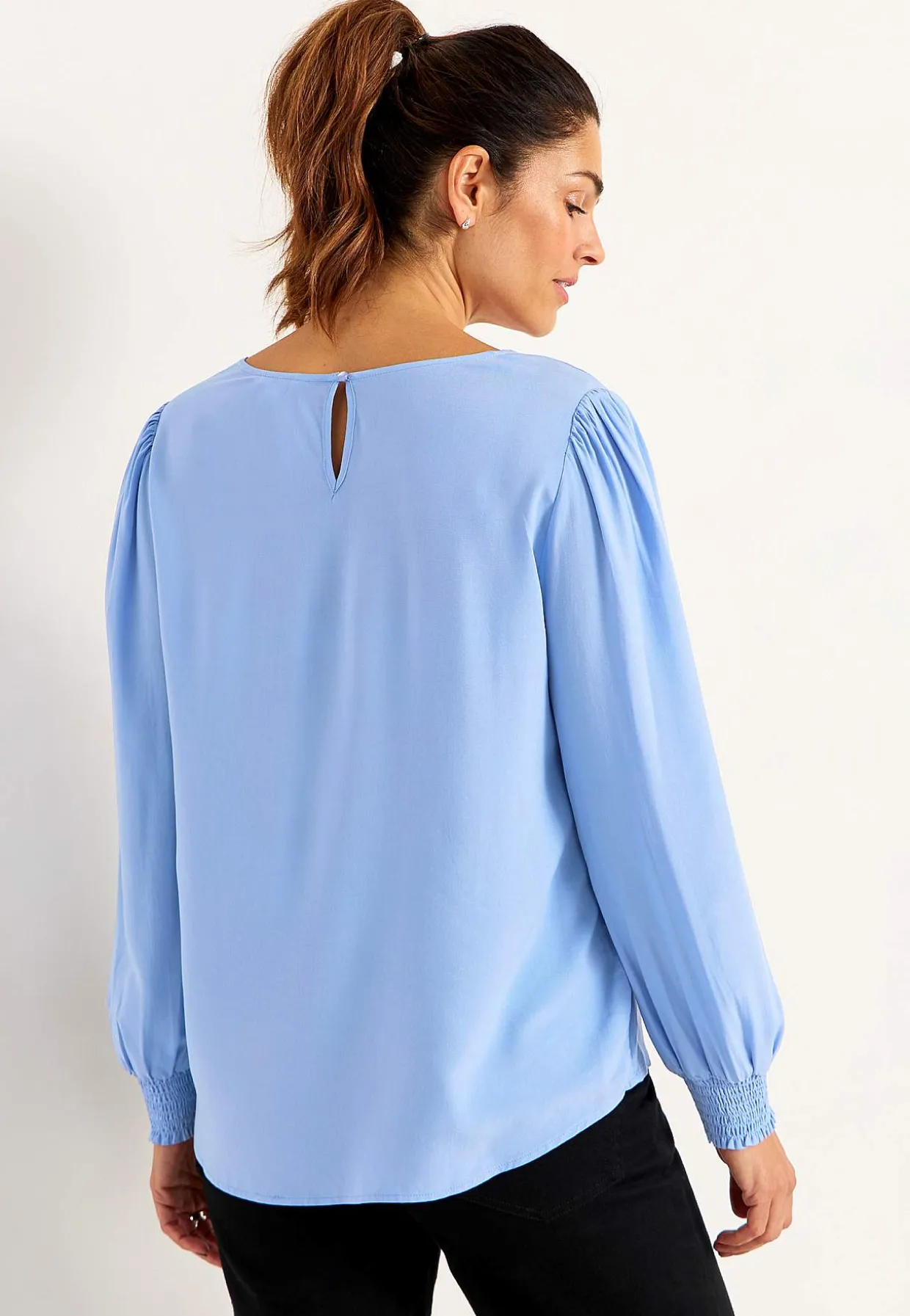 Bluse med smock ved manchetterne