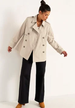 Dobbeltbrystet, kort trenchcoat