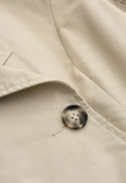 Dobbeltbrystet, kort trenchcoat