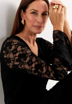 Elastisk blondekjole