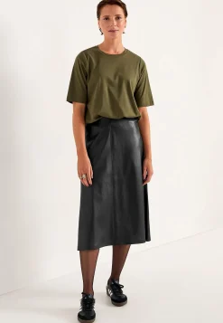 Elastisk nederdel i læderimitation