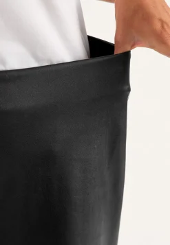 Elastisk nederdel i læderimitation