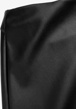 Elastisk nederdel i læderimitation