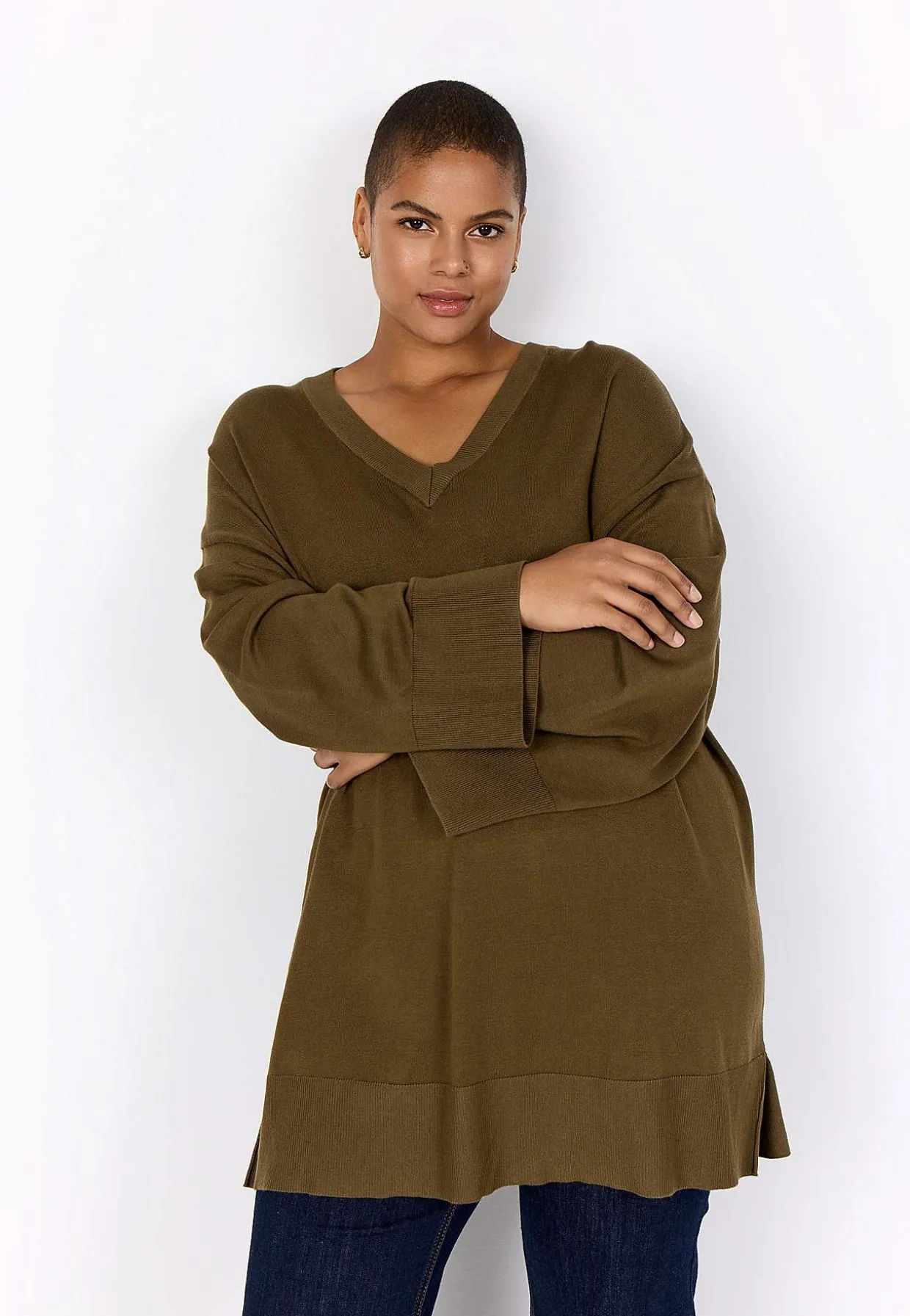 Fintstrikket trøje med v-hals