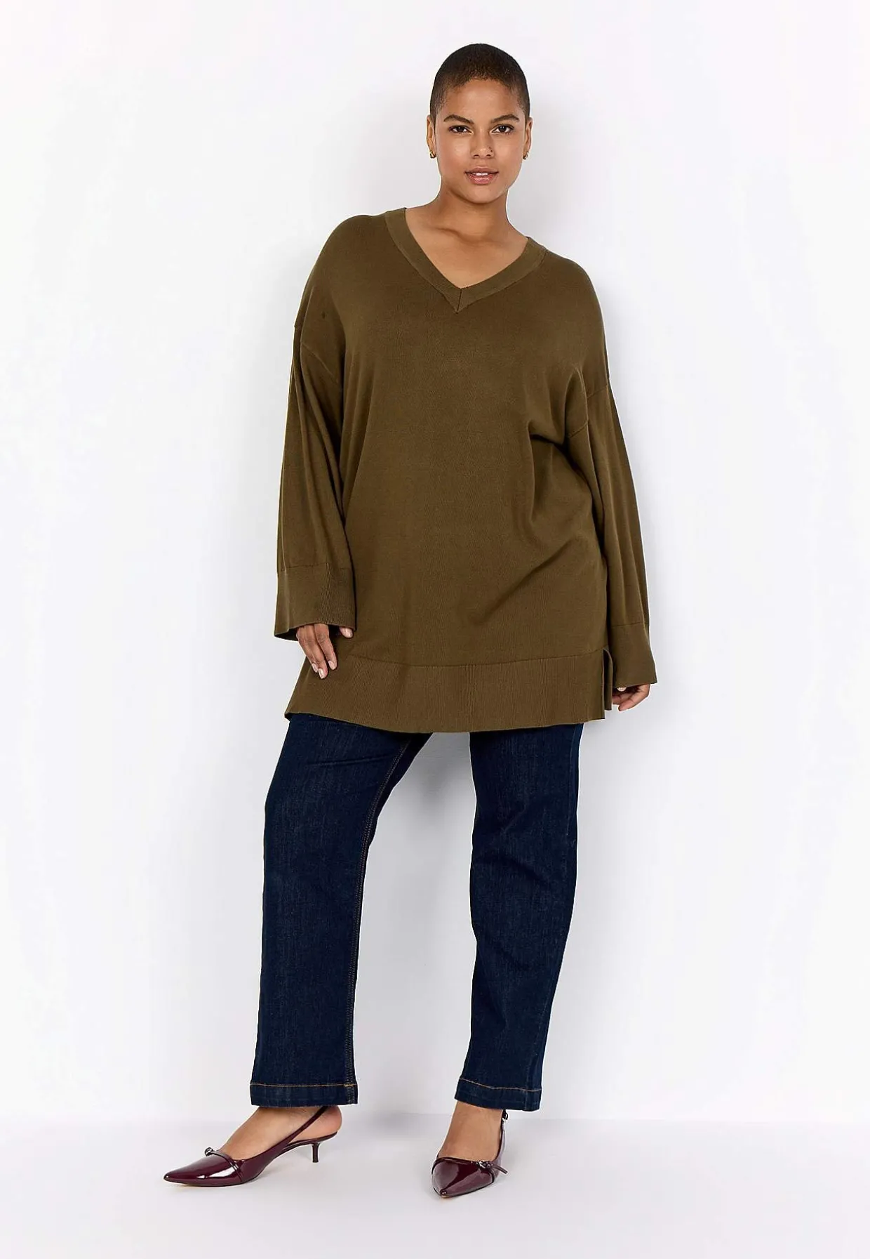 Fintstrikket trøje med v-hals