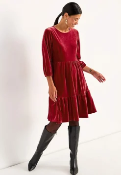 Fløjlskjole med volanter