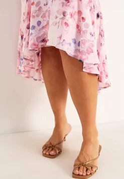 Flæsekjole med sommerfugleærmer