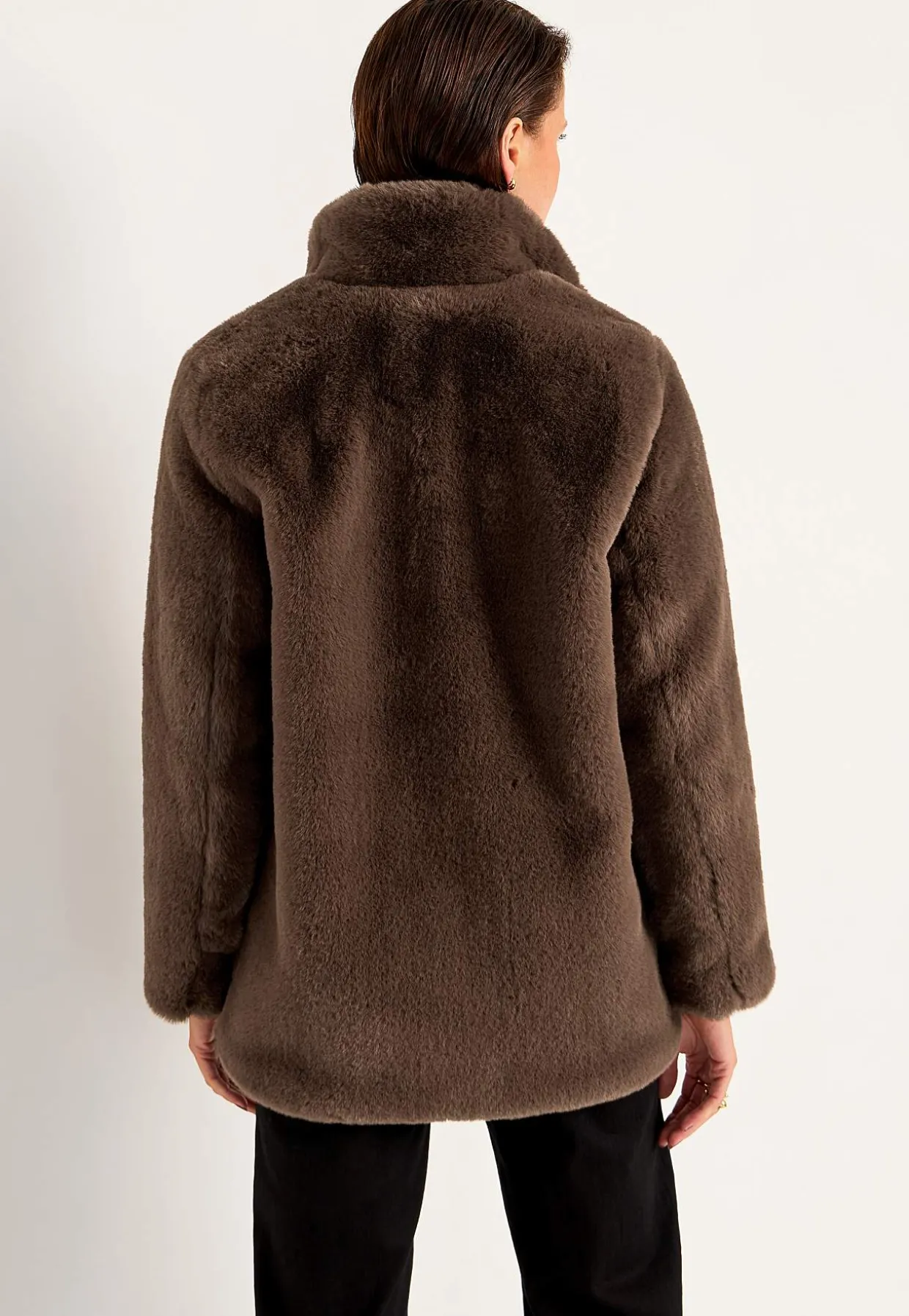 Frakke med blød pelsimitation