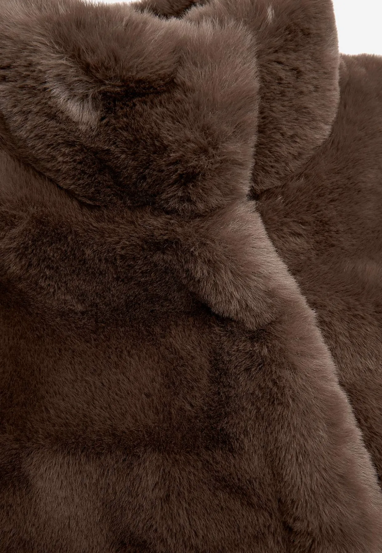 Frakke med blød pelsimitation