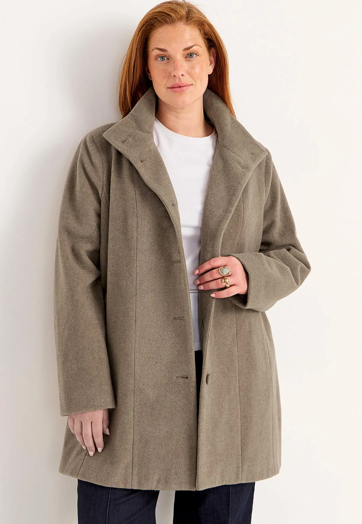 Frakke med opretstående krave