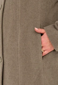 Frakke med opretstående krave