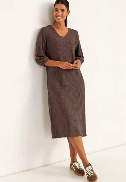 Jerseykjole med broderet hulmønster | Cellbes