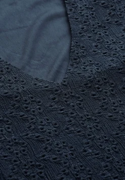 Jerseykjole med hulbroderi