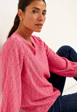 Jerseytop med broderet hulmønster