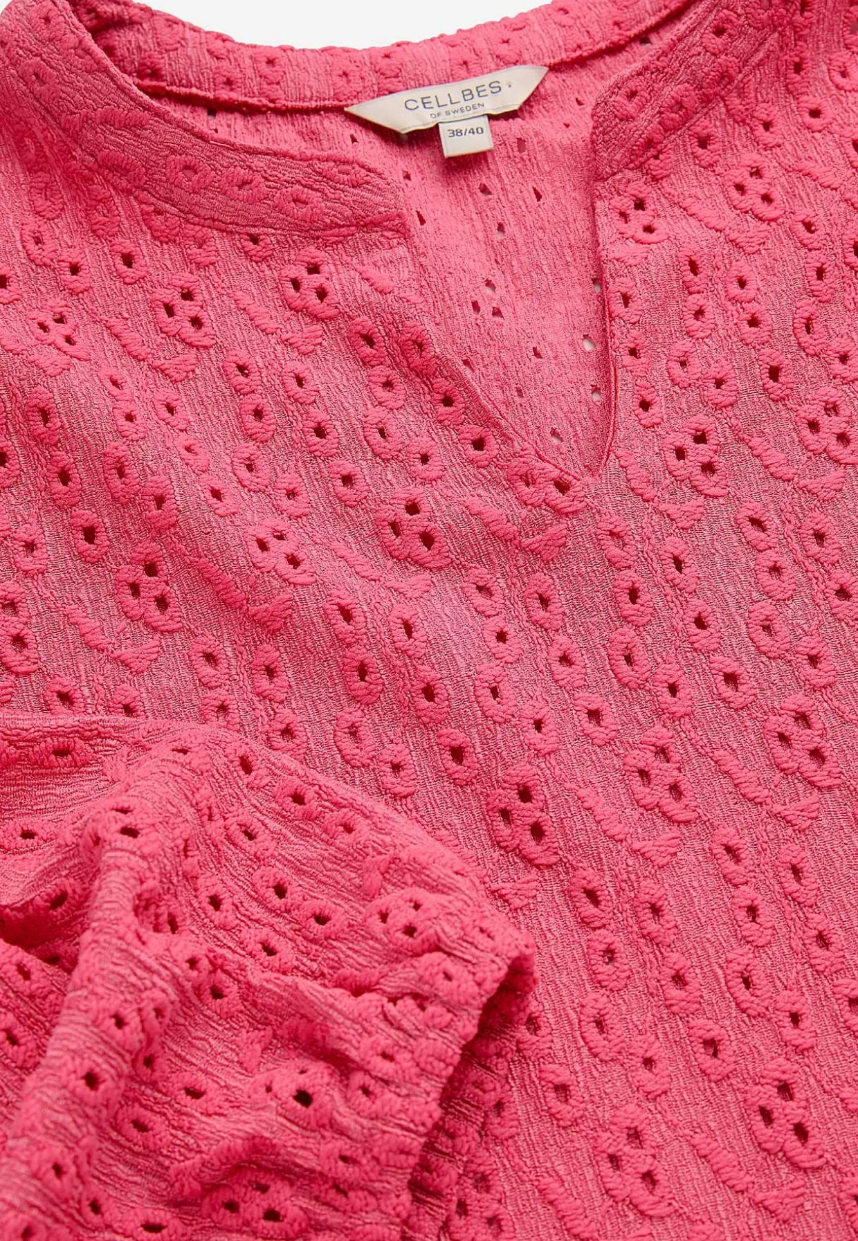 Jerseytop med broderet hulmønster