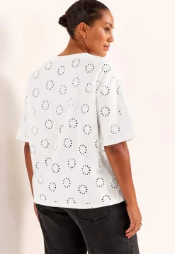 Jerseytop med broderet hulmønster | Cellbes