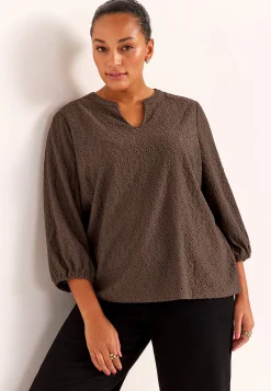 Jerseytop med broderet hulmønster