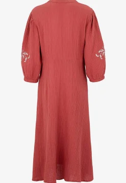 Kjole i rynket bomuld med broderi