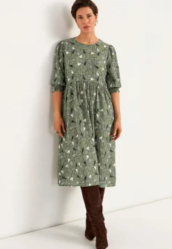 Kjole med et blomstermønster og struktur | Cellbes