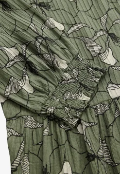 Kjole med et blomstermønster og struktur | Cellbes