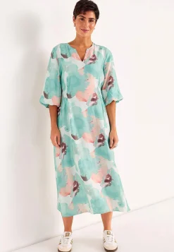 Kjole med foret pufærmer