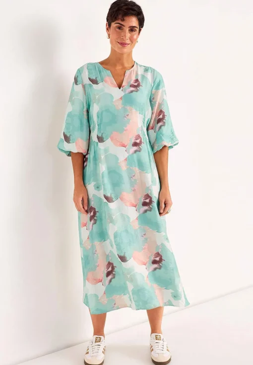 Kjole med foret pufærmer