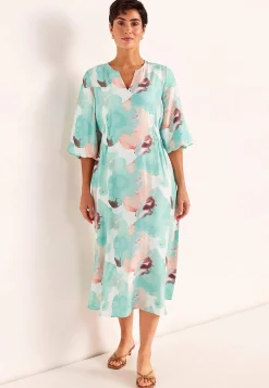 Kjole med foret pufærmer