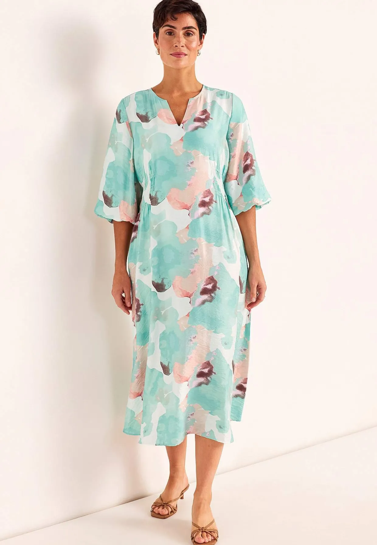 Kjole med foret pufærmer