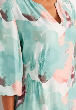 Kjole med foret pufærmer