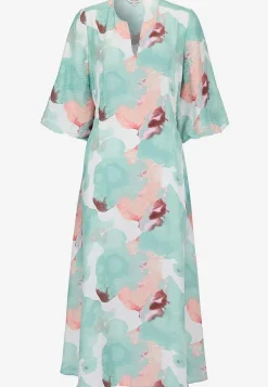 Kjole med foret pufærmer