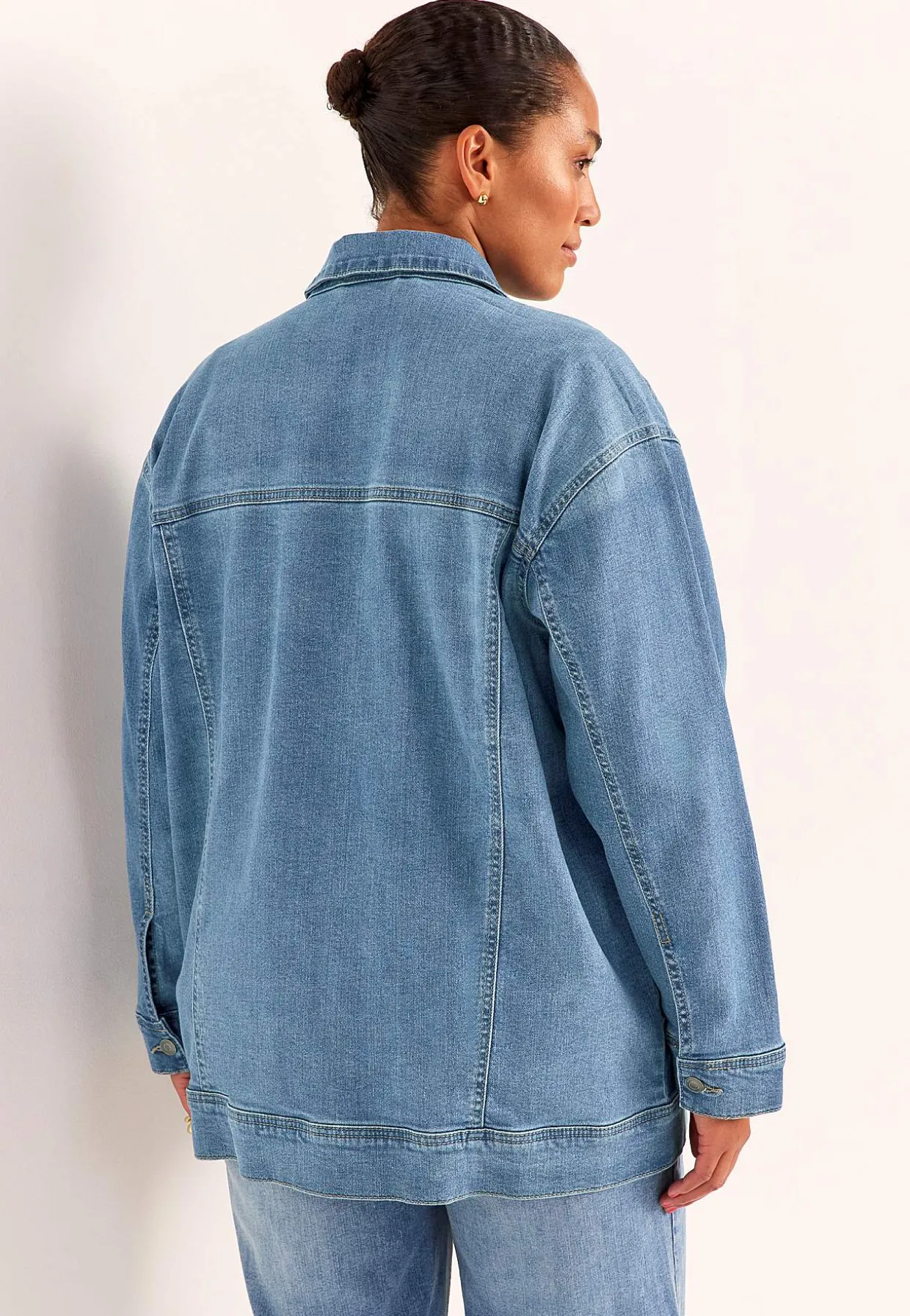 Lang jeansjakke med stræk