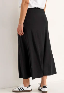 Lang jerseynederdel med svaj