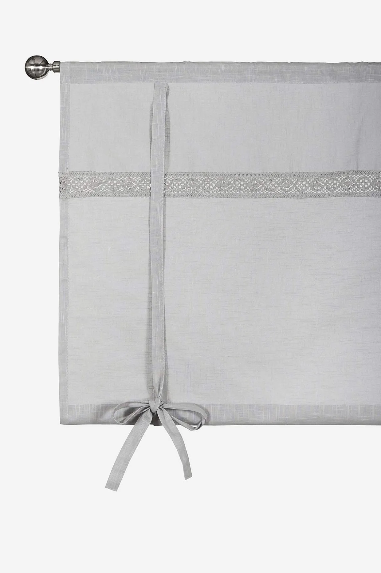 Liftgardin med blonde Monica