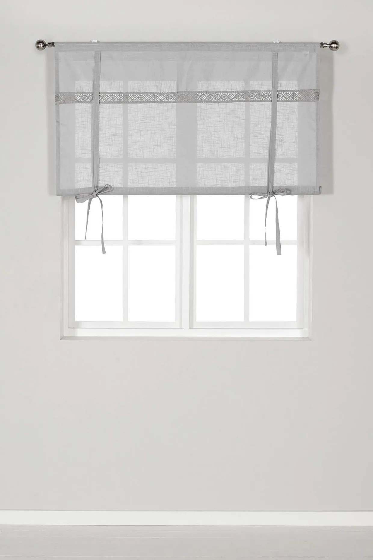 Liftgardin med blonde Monica