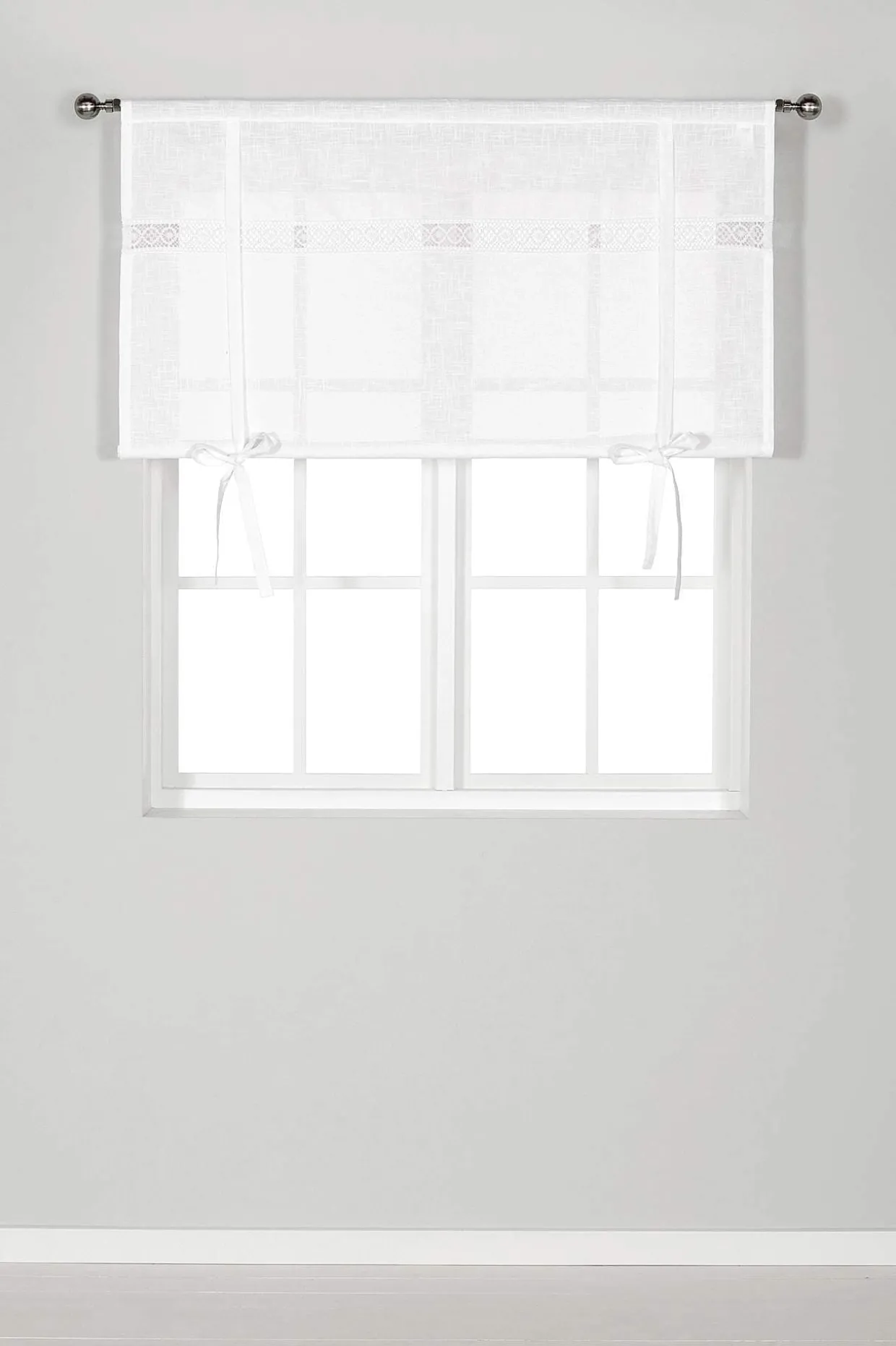 Liftgardin med blonde Monica