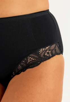 Light shaping trusse med blondedetalje 3-pack | Cellbes