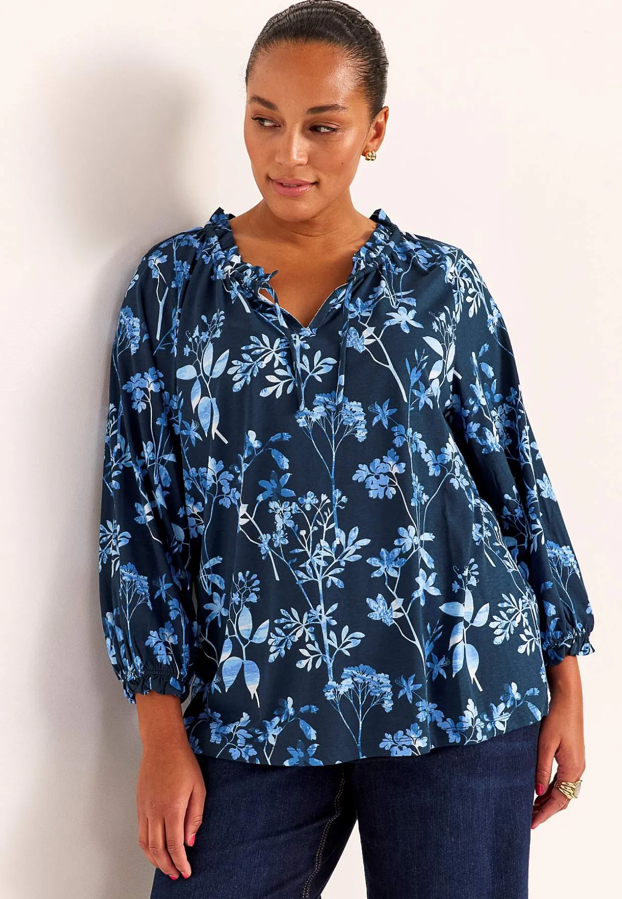 Mønstret jerseytop med flæsekant