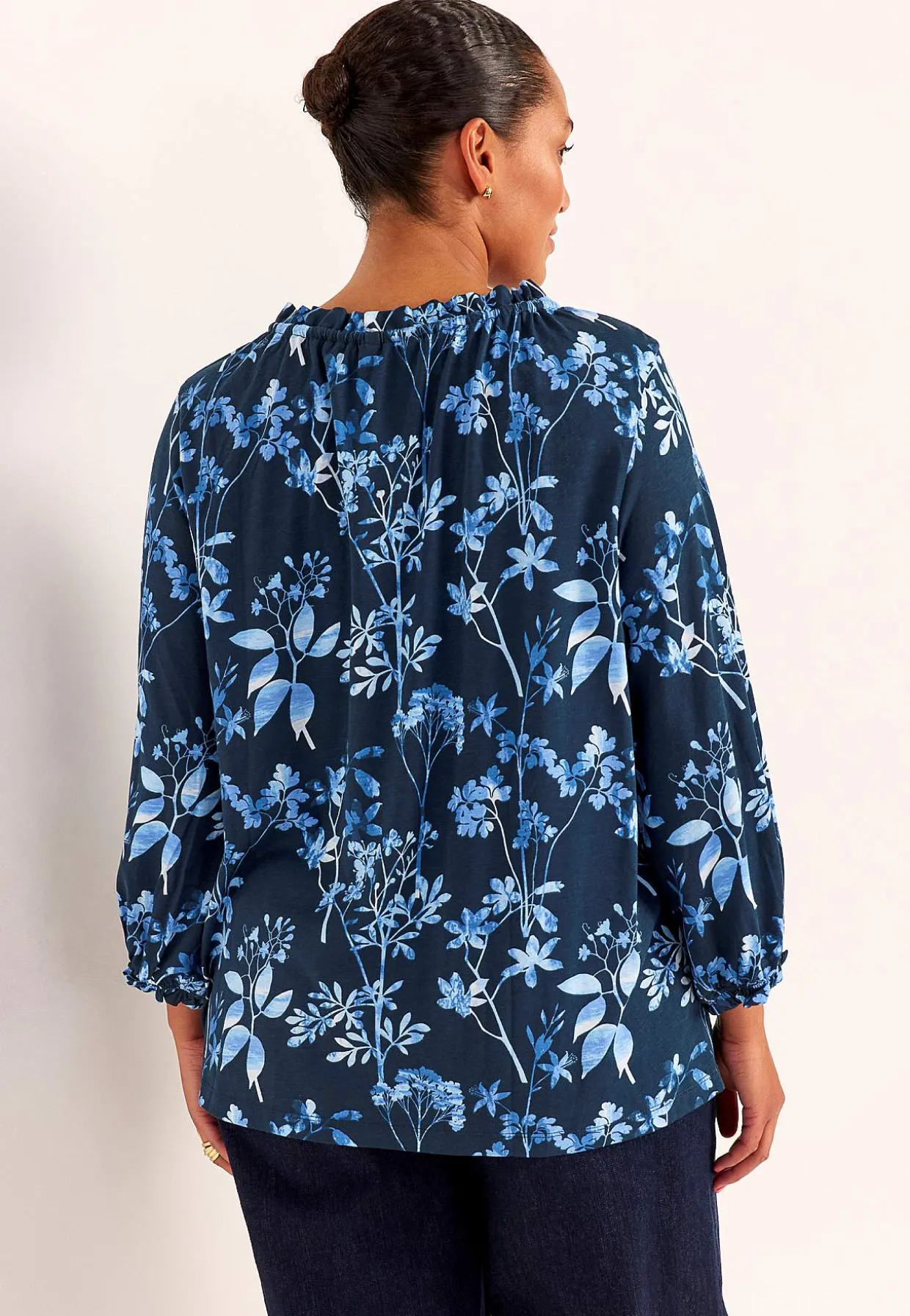 Mønstret jerseytop med flæsekant