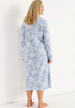 Natkjole med et blomstermønster