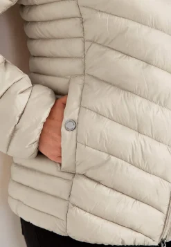 Praktisk, stilfuld letvægtsjakke