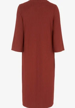 Ribbet jerseykjole med høj slids