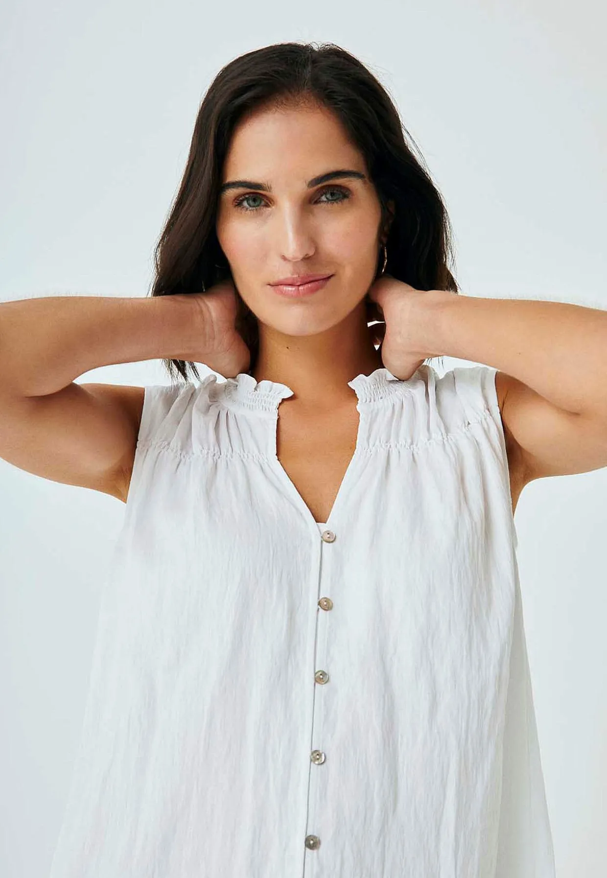 Ærmeløs bluse med rynkedetaljer